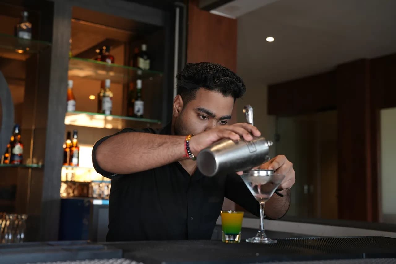 Hotel Shiva Inn bar and lounge gallery 1