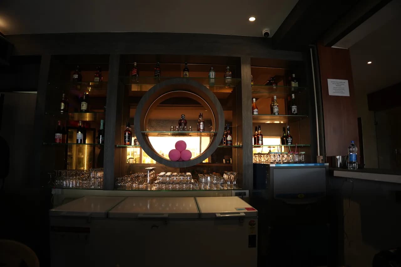 Hotel Shiva Inn bar and lounge gallery 3