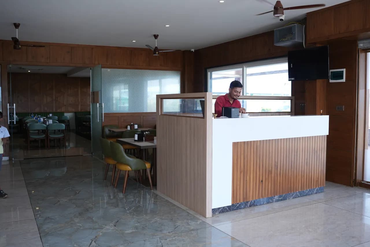 Hotel Shiva Inn dining gallery 3
